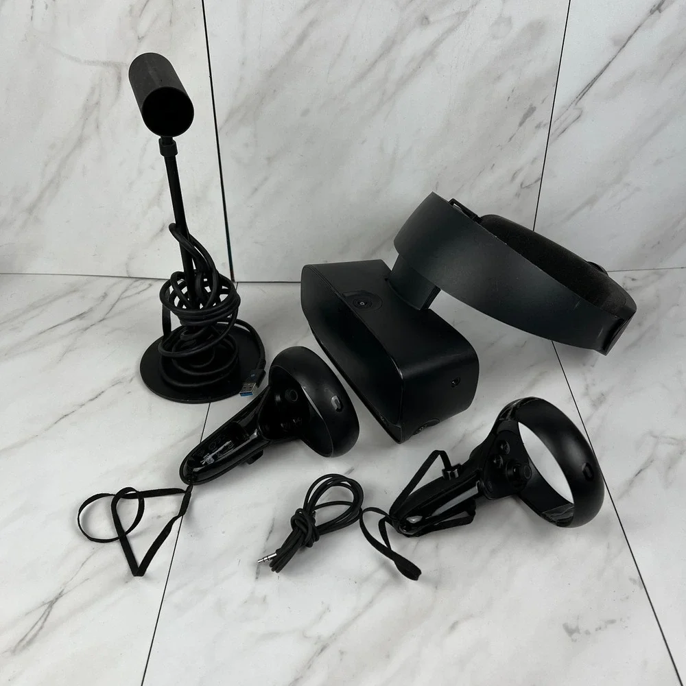 UNTESTED Lenovo Oculus Rift S Powered VR Gaming Headset, 2 Controllers, Sensor